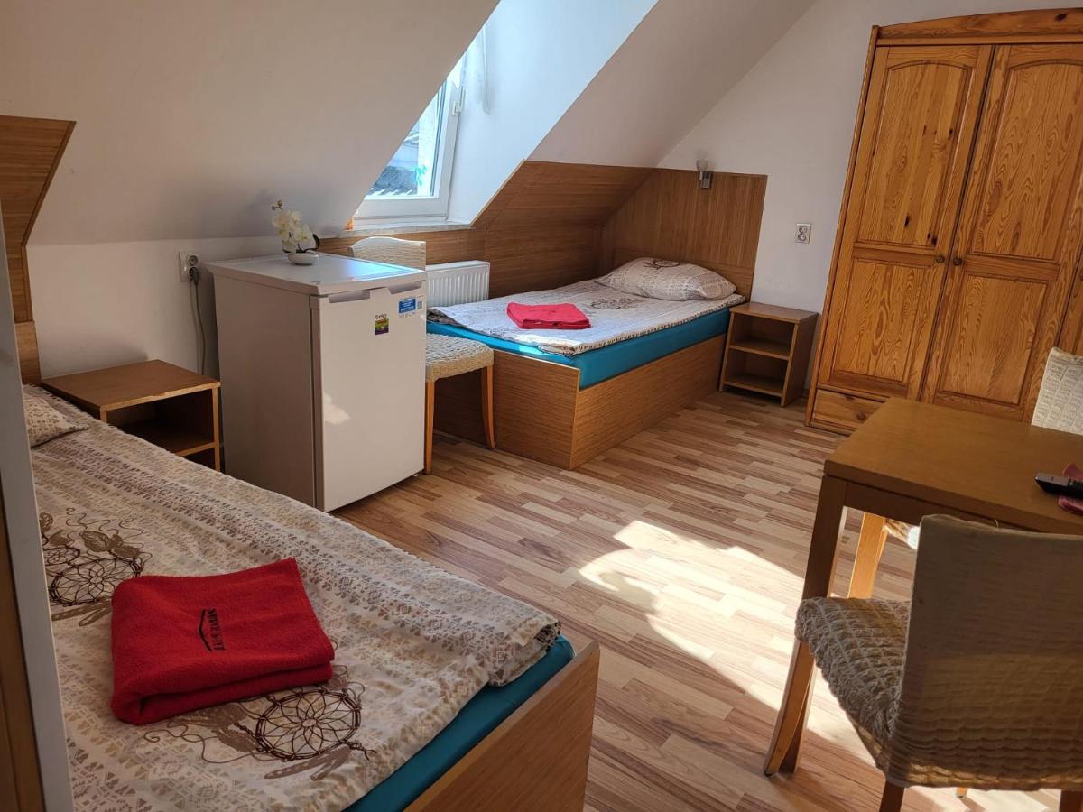 Pension Haus Baron 1 Neckarau MHG Exteriör bild