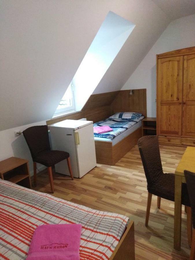 Pension Haus Baron 1 Neckarau MHG Exteriör bild