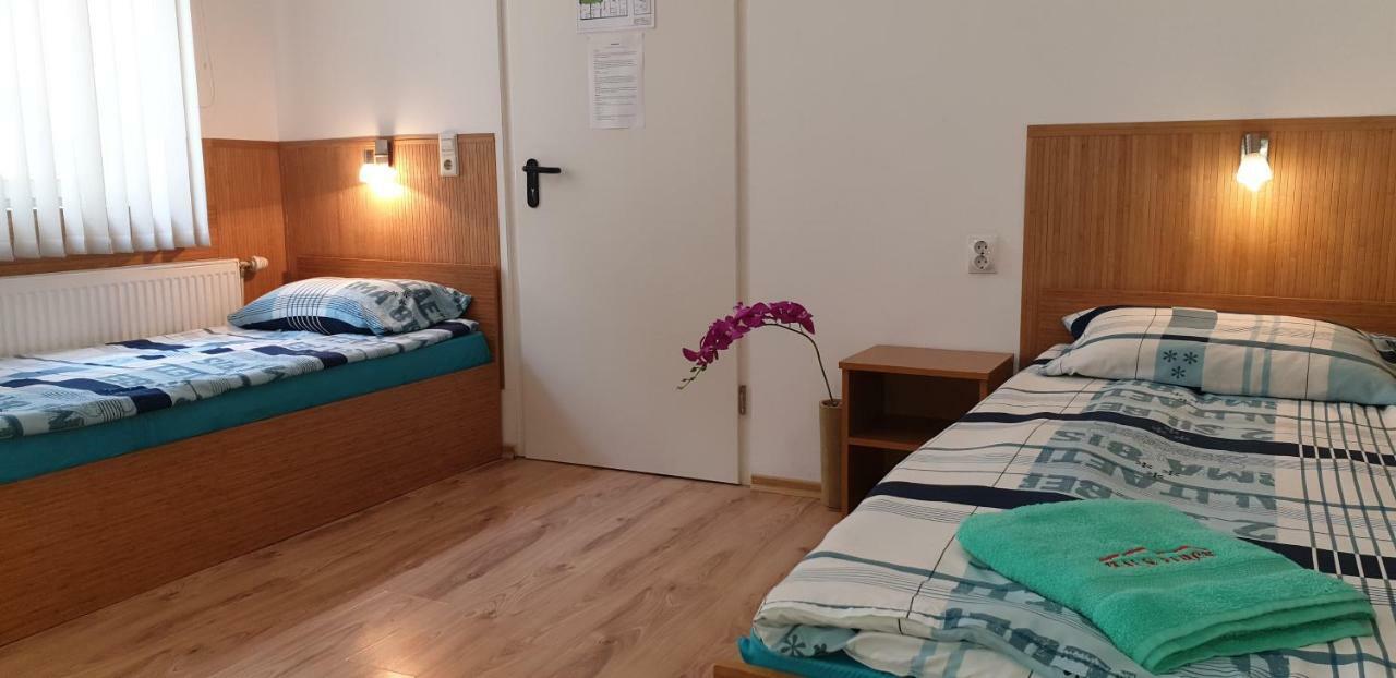 Pension Haus Baron 1 Neckarau MHG Exteriör bild